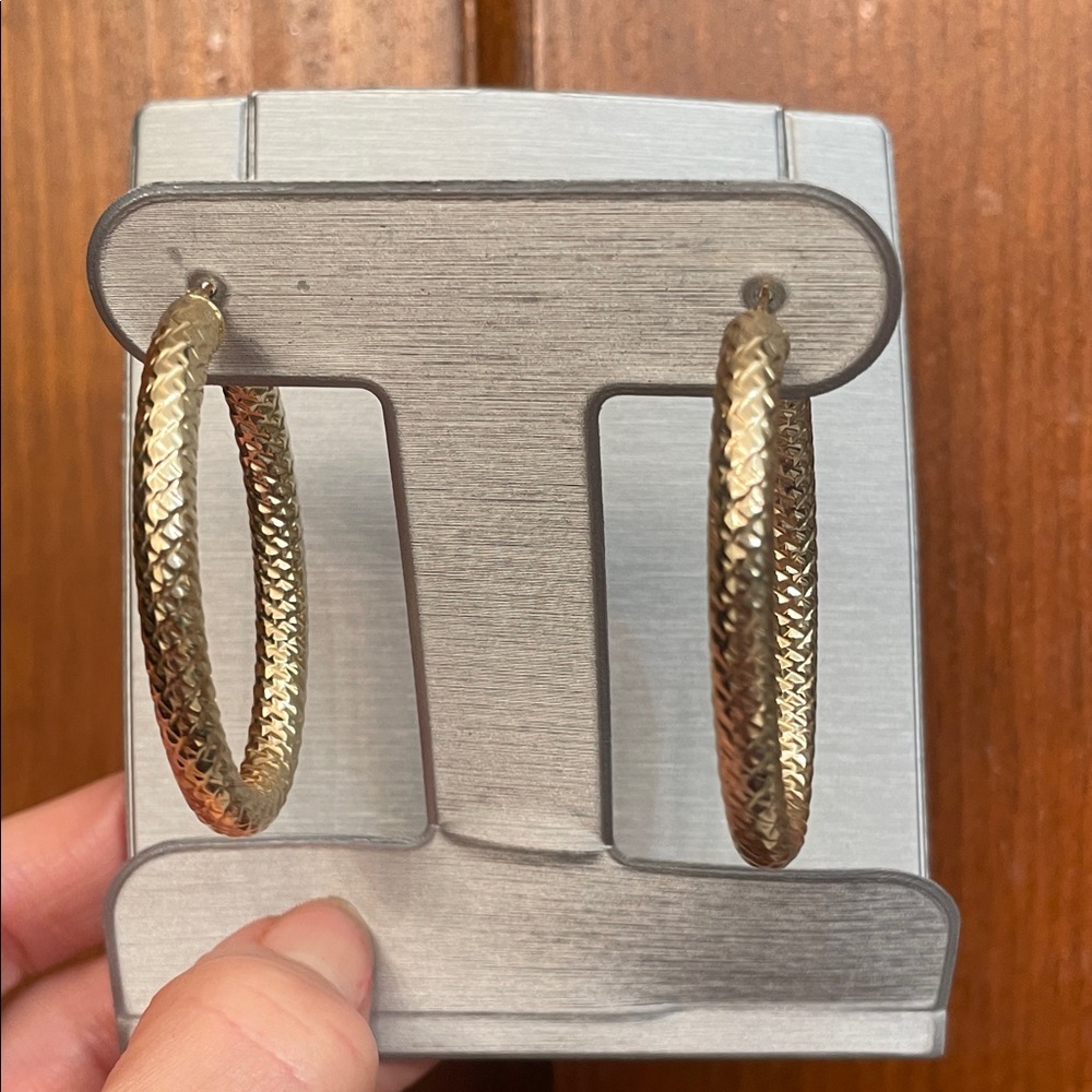 Elegant 10k diamond cut  Gold Hoop Earrings